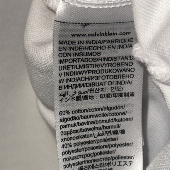 Calvin Klein 2 button ss polo shirt. Size large. 60%cotton & 40% polyester - Picture 3 of 4